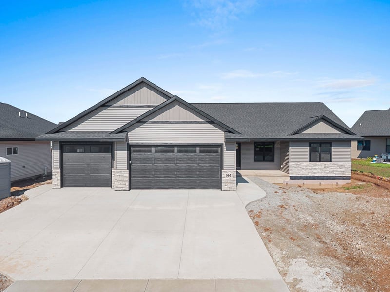 1441 Crossroads Dr, De Pere, WI 54115