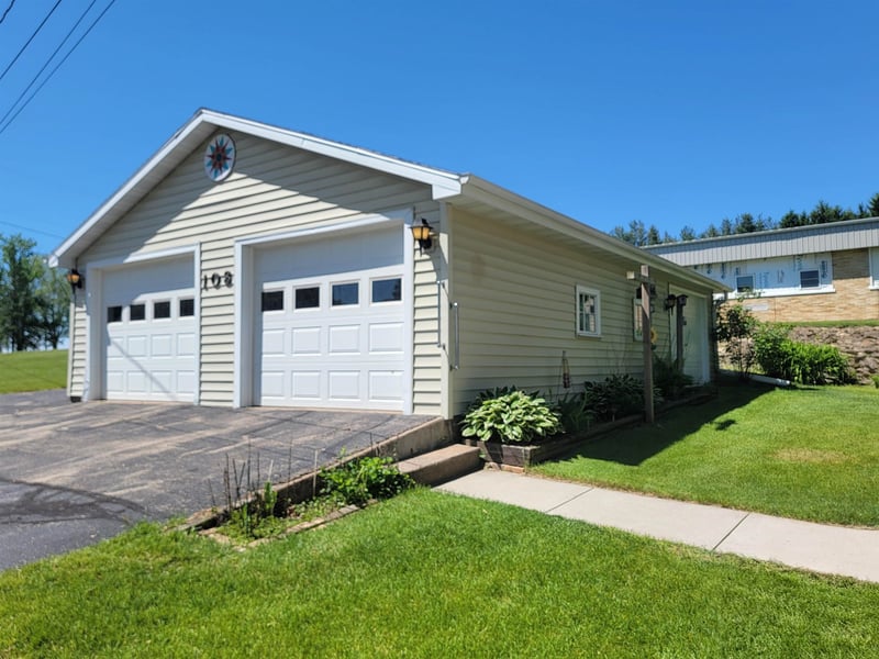 108 Pearl St, Bear Creek, WI 54922-0102