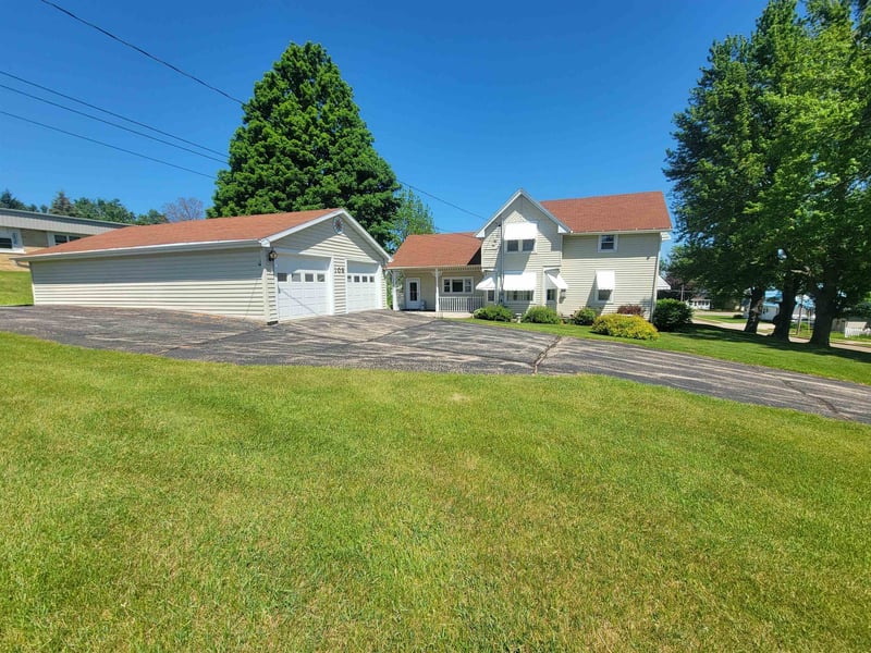108 Pearl St, Bear Creek, WI 54922-0102