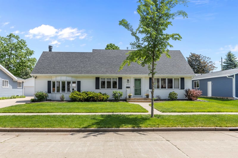 2714 Elmwood Ct, Appleton, WI 54911-2225