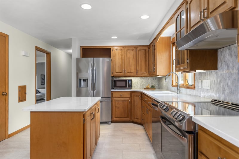 2714 Elmwood Ct, Appleton, WI 54911-2225