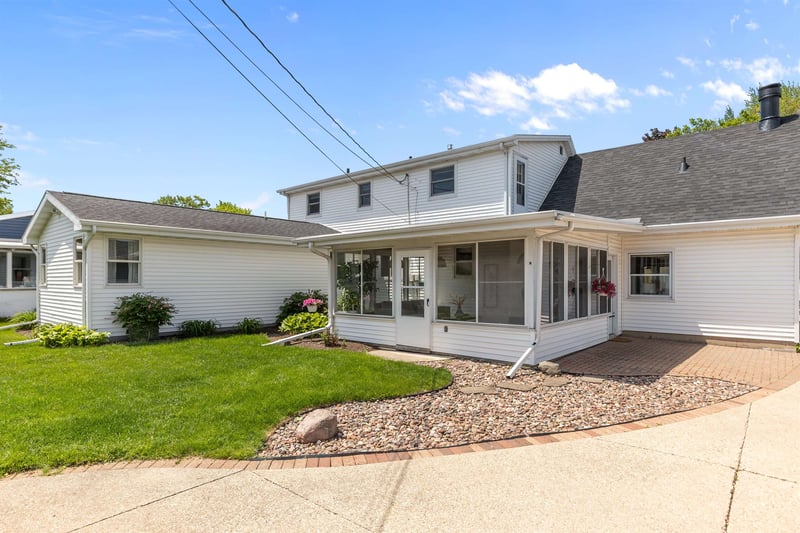 2714 Elmwood Ct, Appleton, WI 54911-2225