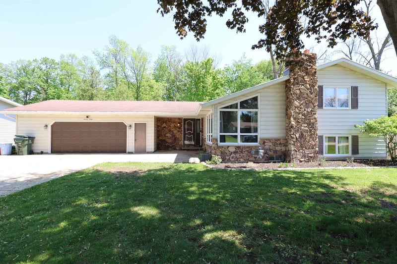 740 Woodside Dr, Seymour, WI 54165