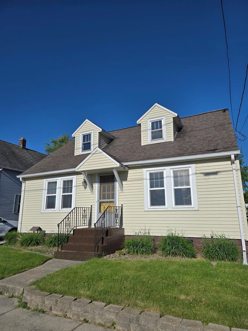 139 5th St, Hilbert, WI 54129