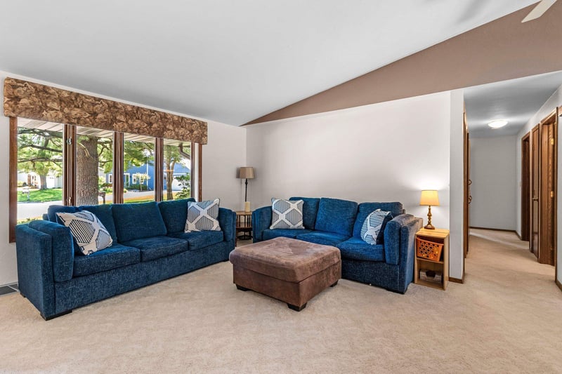 2254 Ledvina Cir, Green Bay, WI 54313
