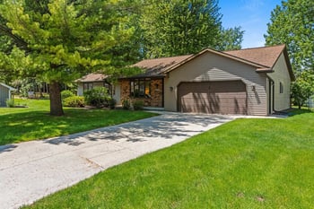 2254 Ledvina Cir, Green Bay, WI 54313