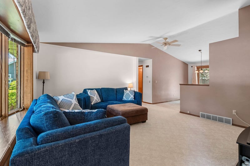 2254 Ledvina Cir, Green Bay, WI 54313