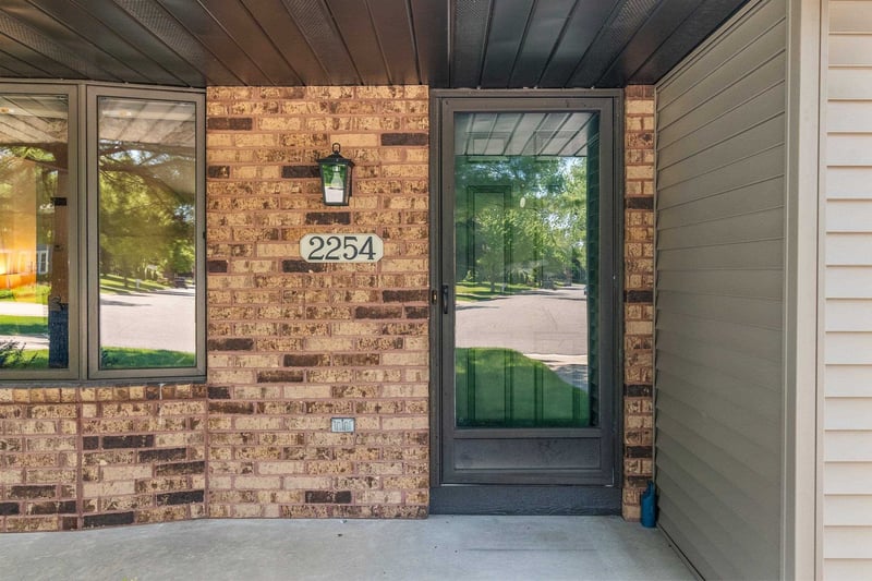 2254 Ledvina Cir, Green Bay, WI 54313