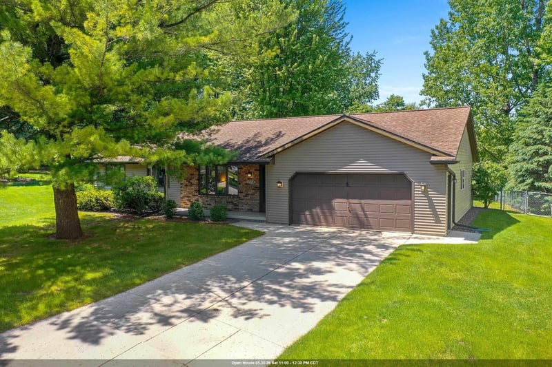 2254 Ledvina Cir, Green Bay, WI 54313