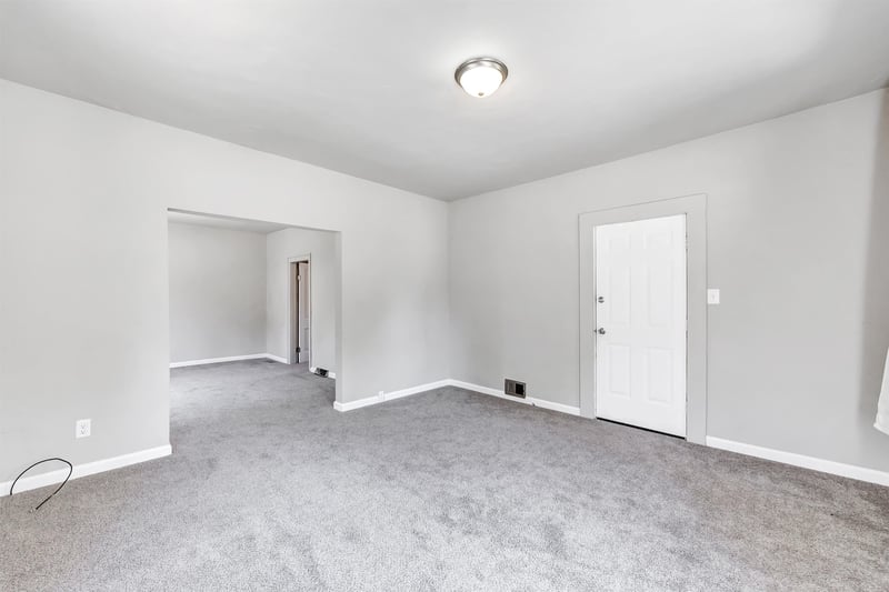 918 Division St, Green Bay, WI 54303