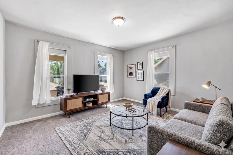 918 Division St, Green Bay, WI 54303