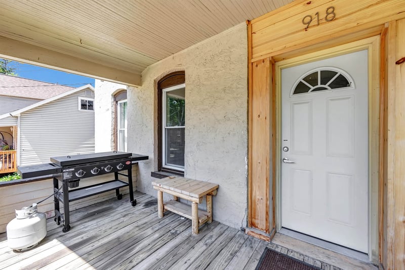 918 Division St, Green Bay, WI 54303