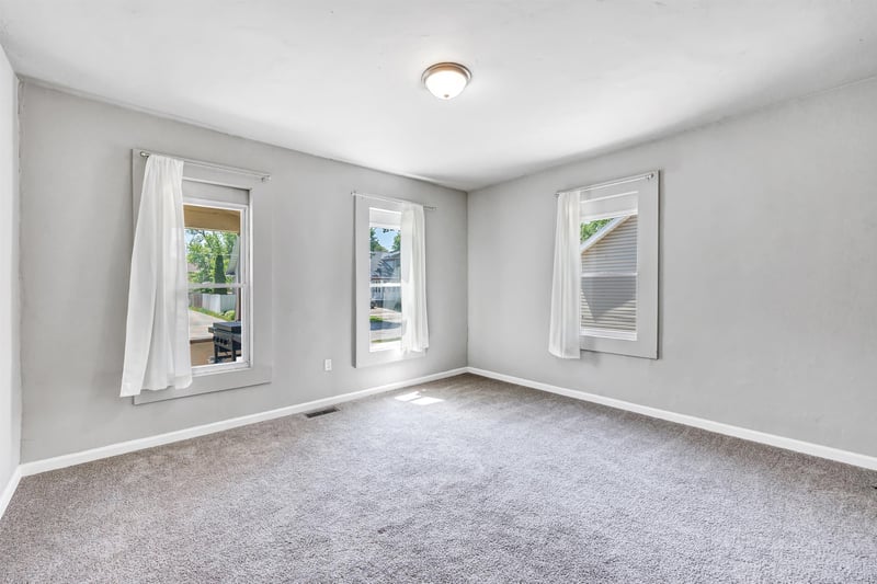 918 Division St, Green Bay, WI 54303