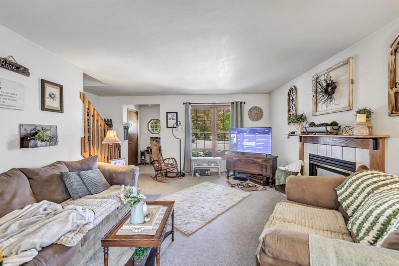 1633 Ponderosa Ave, Green Bay, WI 54313-6062