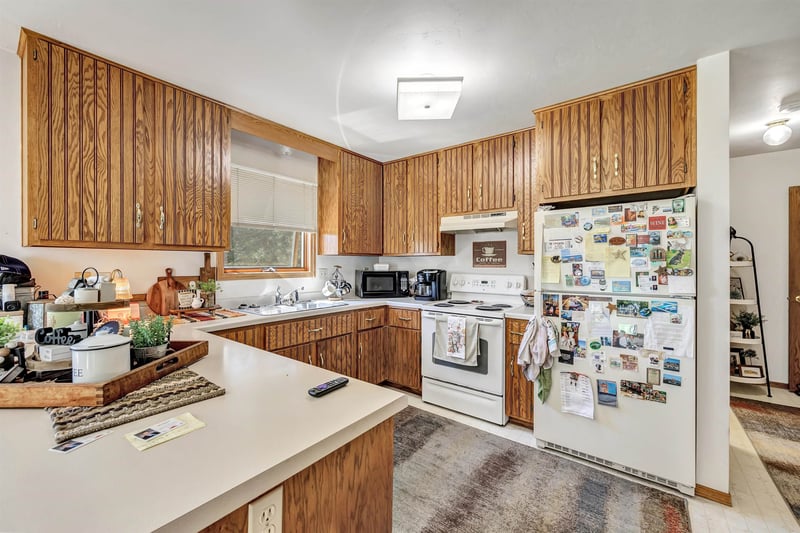 1633 Ponderosa Ave, Green Bay, WI 54313-6062
