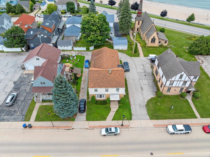 800 4th St, Algoma, WI 54201