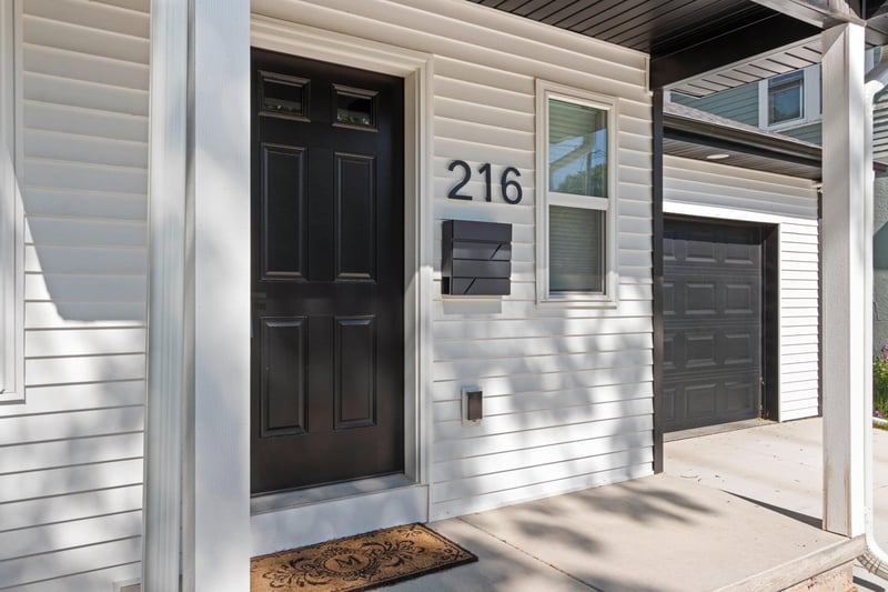216 4th St, Neenah, WI 54956-2739