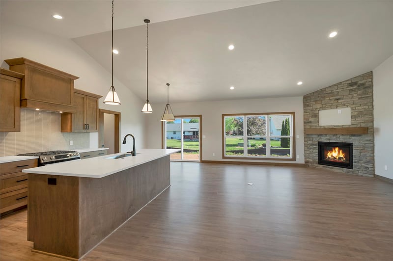 2875 Stelor Dr, Green Bay, WI 54311