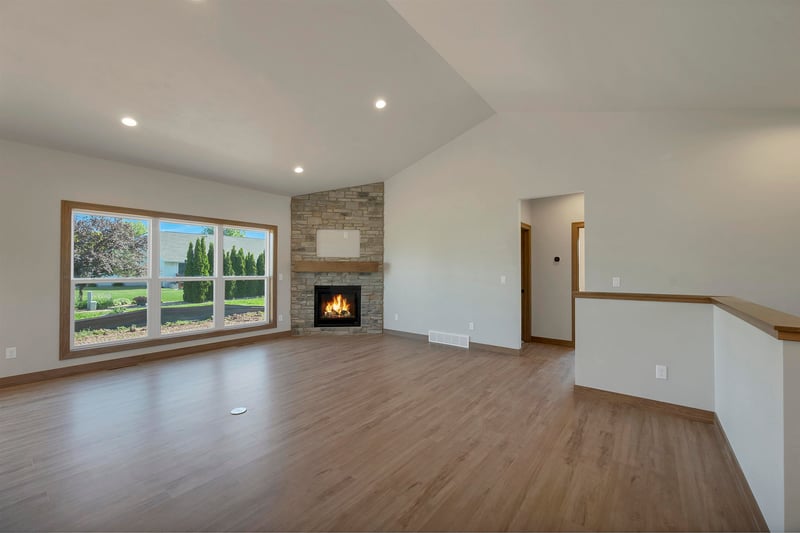 2875 Stelor Dr, Green Bay, WI 54311
