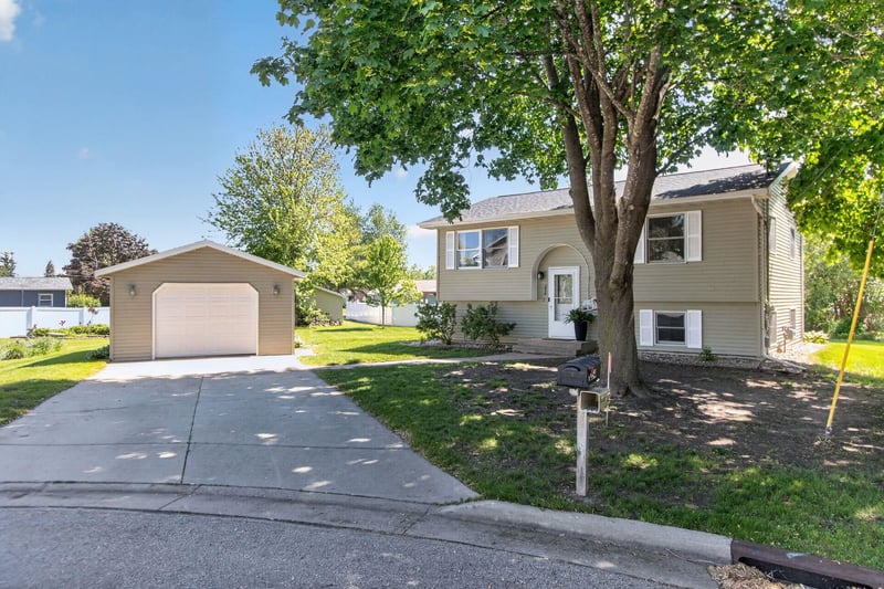 254 Lakeview Ct, Hortonville, WI 54944