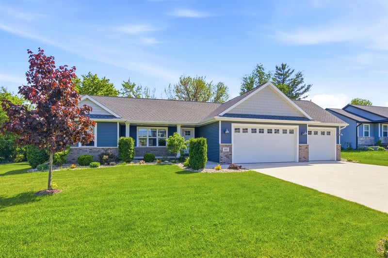 107 Brookwood Dr, Hortonville, WI 54944