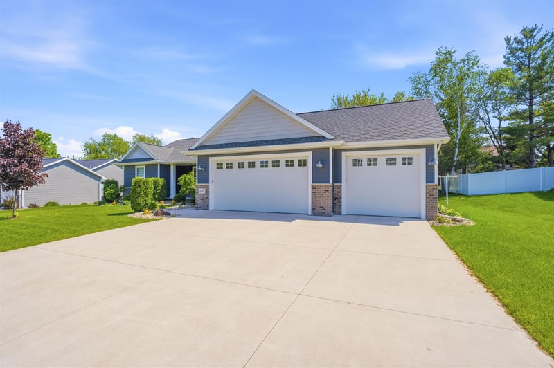 107 Brookwood Dr, Hortonville, WI 54944