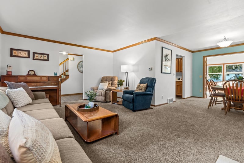 101 Briar Dr, Neenah, WI 54956