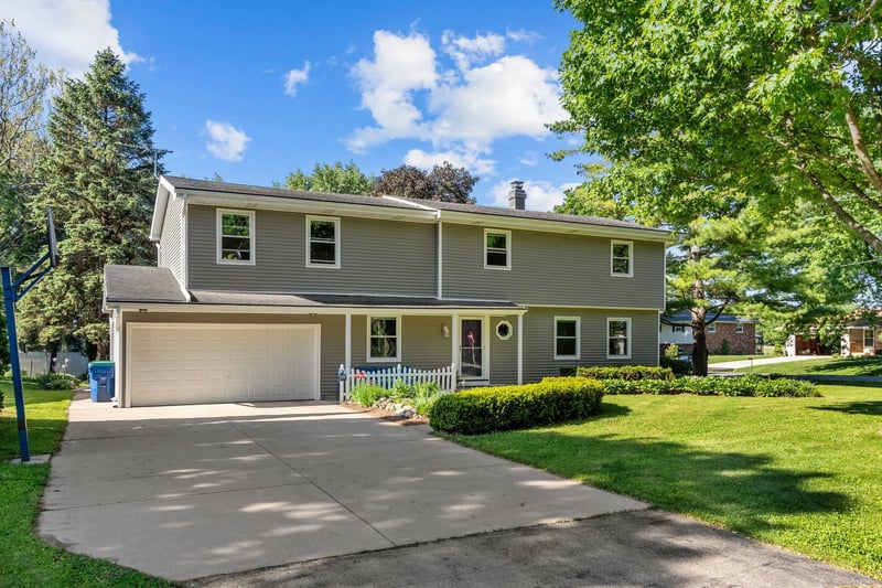 101 Briar Dr, Neenah, WI 54956