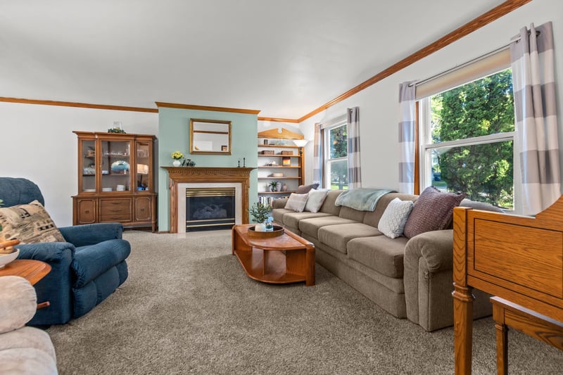 101 Briar Dr, Neenah, WI 54956