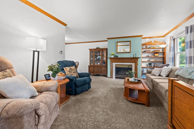 101 Briar Dr, Neenah, WI 54956