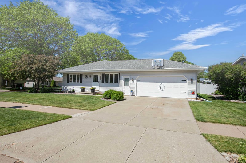 2909 Summerset Dr, Appleton, WI 54915