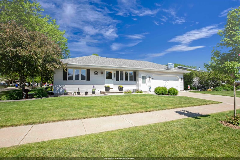 2909 Summerset Dr, Appleton, WI 54915