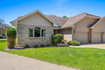 945 Brighton Dr, Menasha, WI 54952