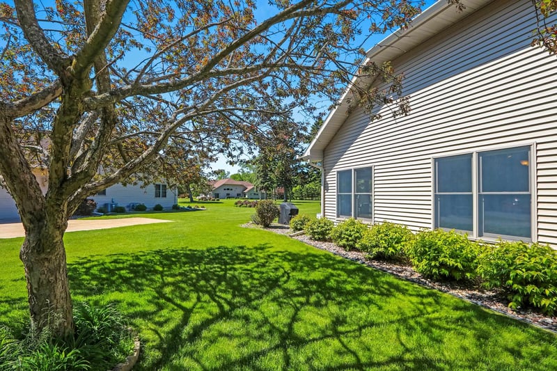 945 Brighton Dr, Menasha, WI 54952
