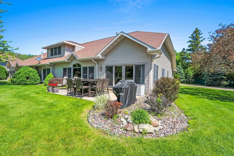 945 Brighton Dr, Menasha, WI 54952