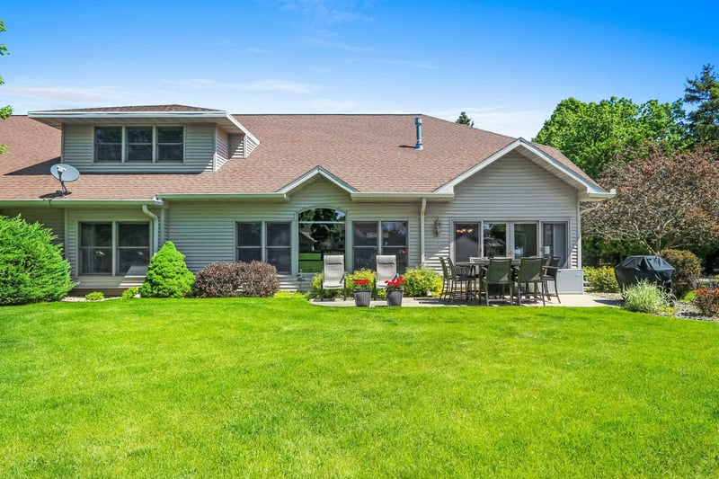945 Brighton Dr, Menasha, WI 54952