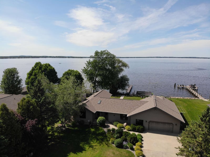 9512 Laura Ln, Winneconne, WI 54986-9627