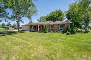 2657 Pioneer Dr, Green Bay, WI 54313