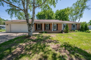 2657 Pioneer Dr, Green Bay, WI 54313