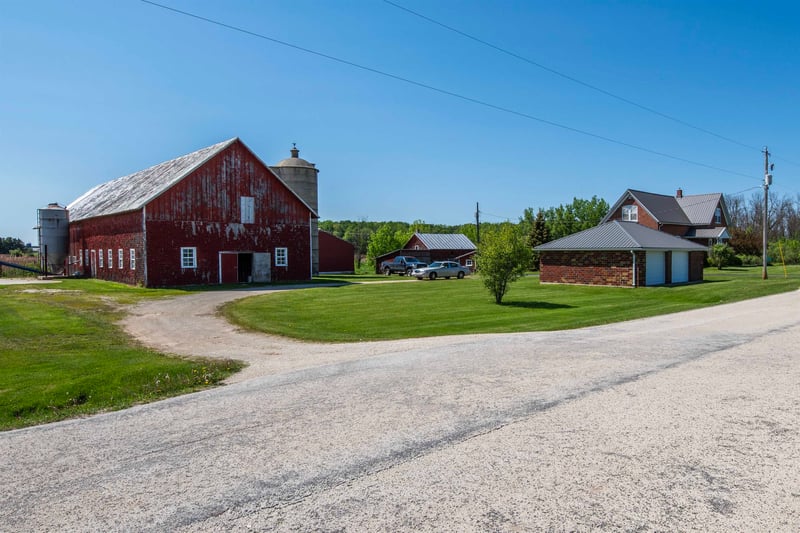 3553 County Line Rd, Luxemburg, WI 54217