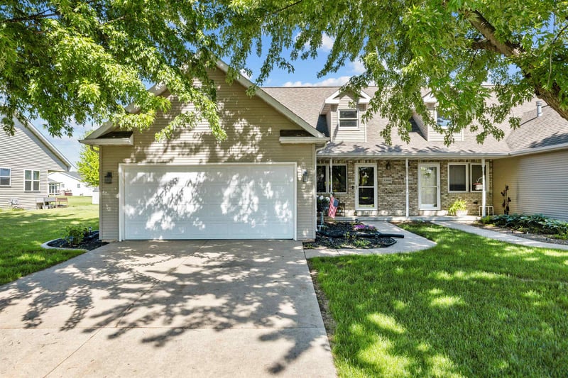 N1066 Vander Maazen Dr, Greenville, WI 54942