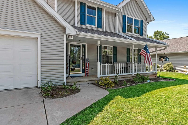 354 Longwood Ln, Wrightstown, WI 54180-1216