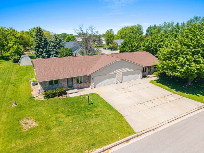 350 Sharla St, Wrightstown, WI 54180-1168