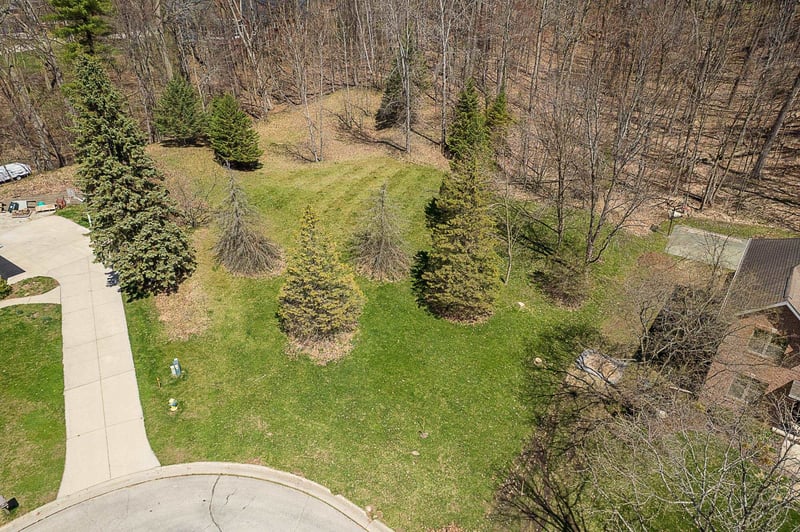 Wood Oaks Cir, Green Bay, WI 54302