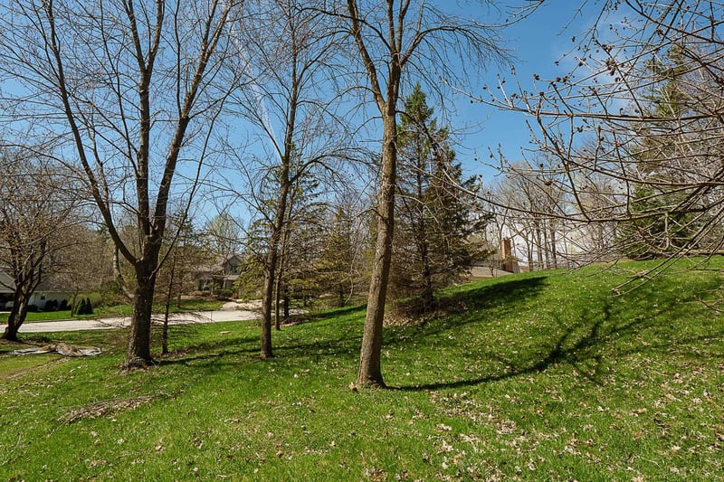 Wood Oaks Cir, Green Bay, WI 54302