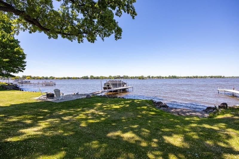 2432 Hickory Ln, Oshkosh, WI 54901-2522