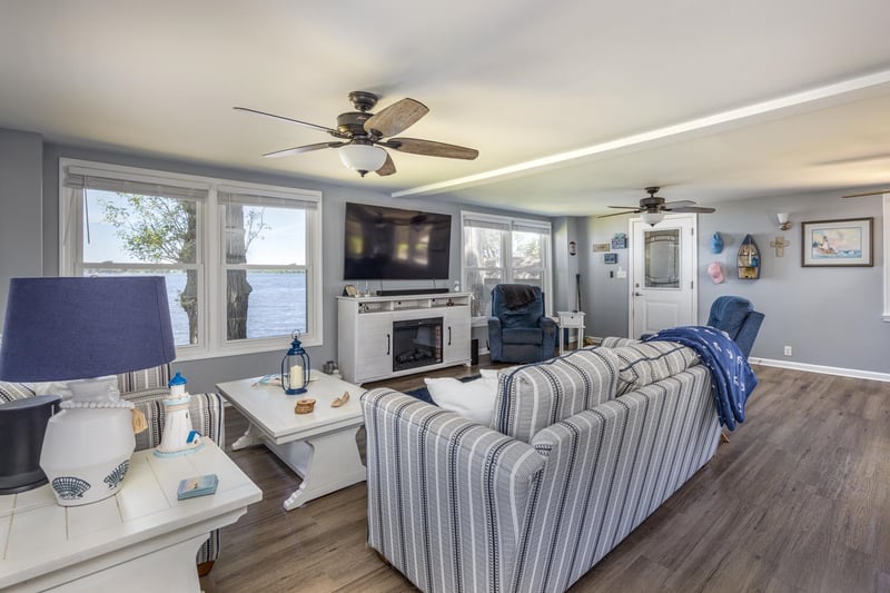 2432 Hickory Ln, Oshkosh, WI 54901-2522