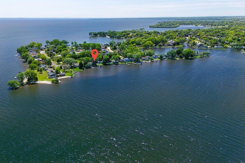 2432 Hickory Ln, Oshkosh, WI 54901-2522