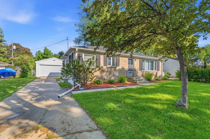 1201 Redwood Dr, Green Bay, WI 54304