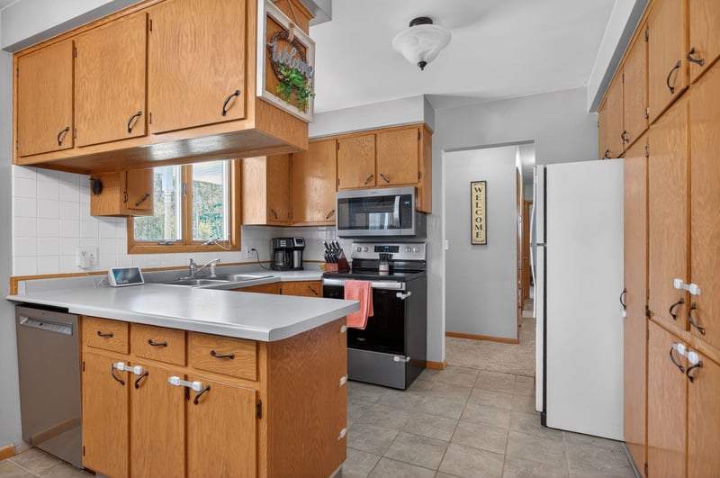 N8897 Coop Rd, Menasha, WI 54952